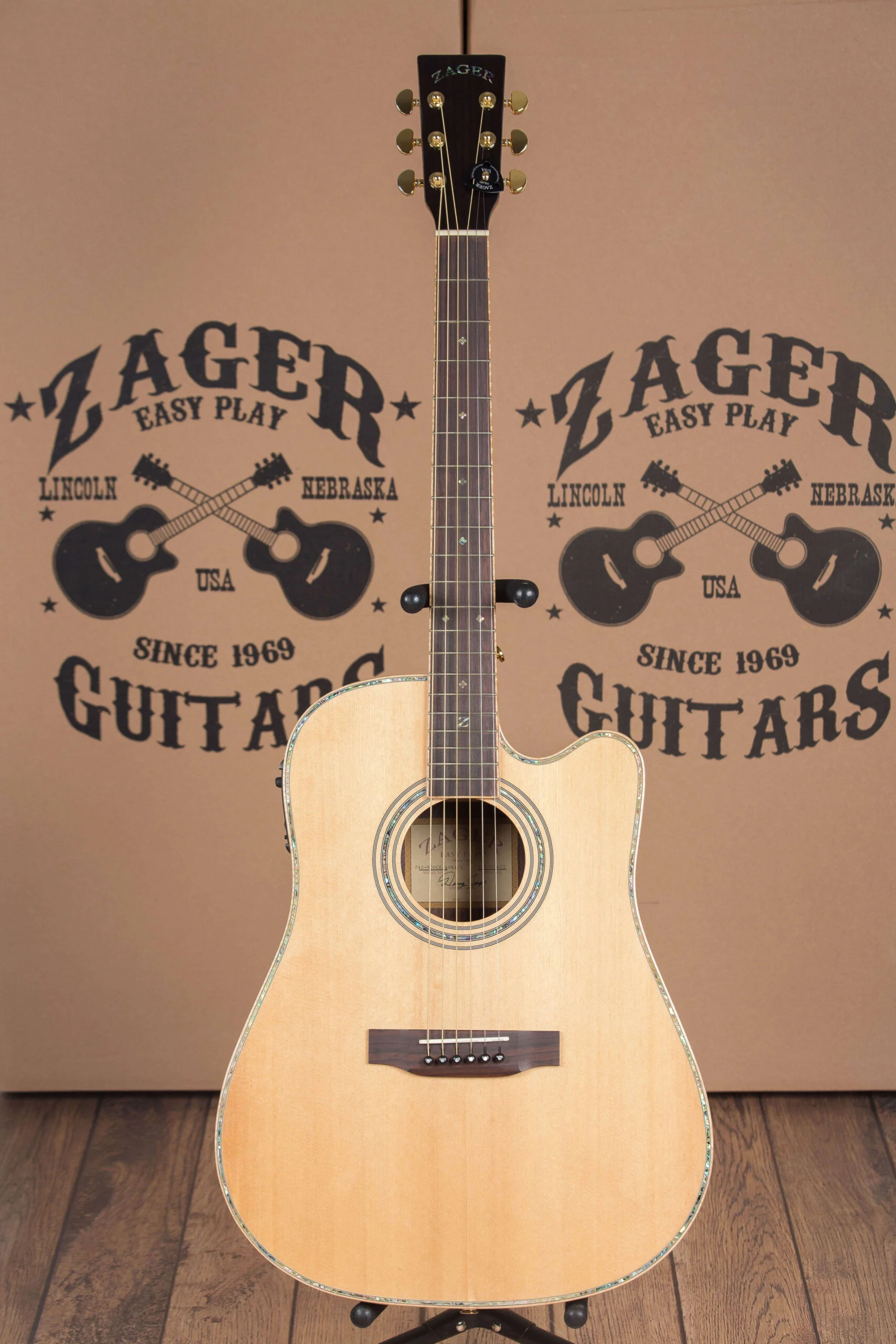 ZAD900CE Solid Spruce/Rosewood Acoustic Electric AURA Pro Series