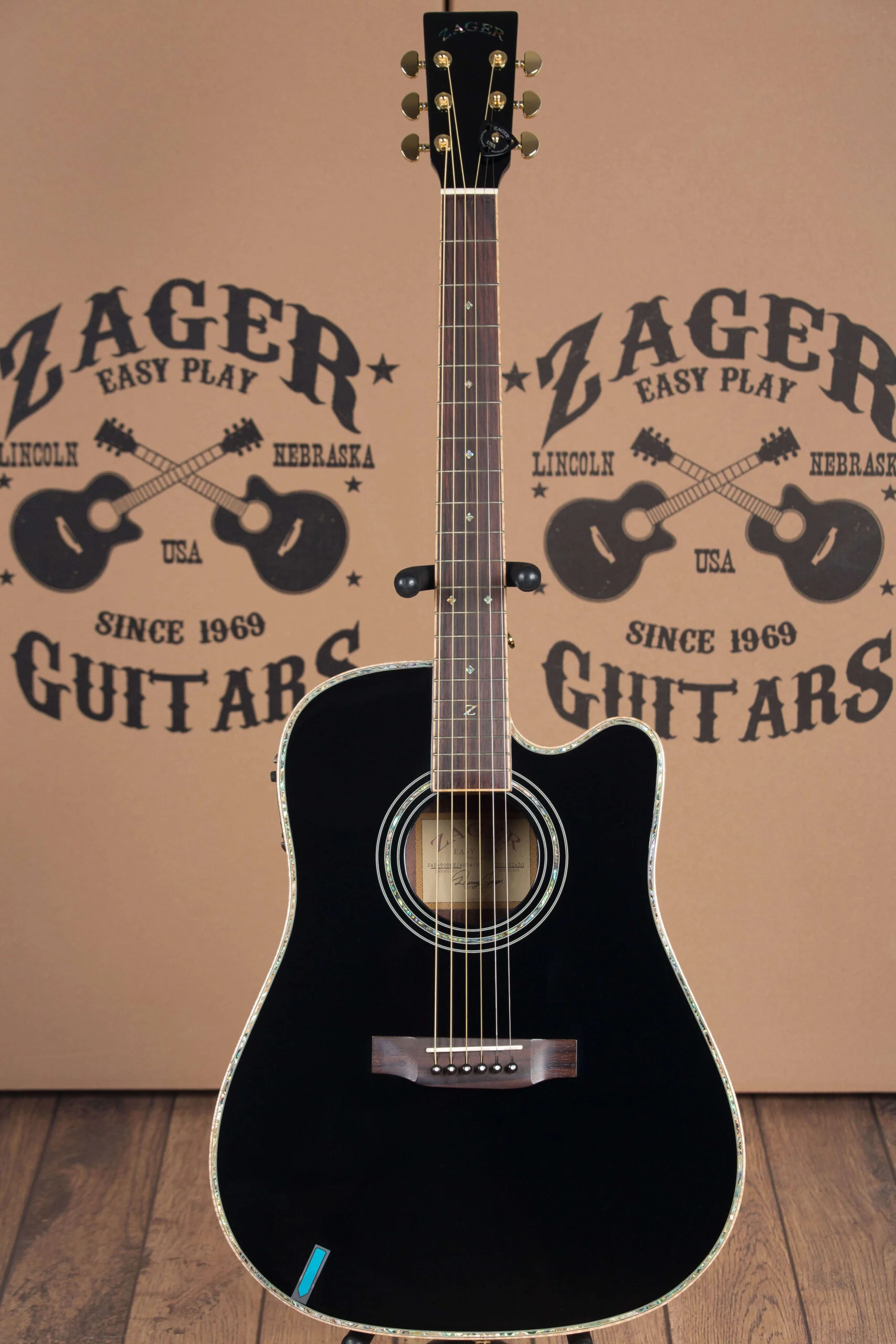 ZAD900CE Solid Spruce/Rosewood Acoustic Electric AURA Pro Series Limited Edition Black Lacquer