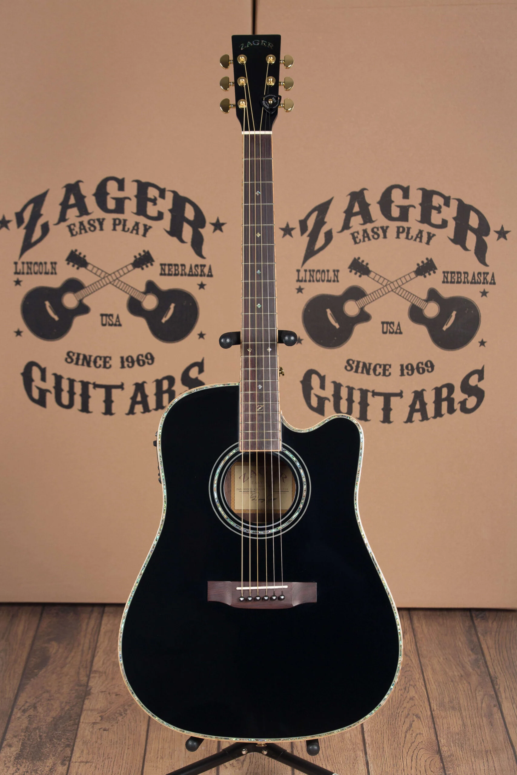 ZAD900CE Solid Spruce/Rosewood Acoustic Electric AURA Limited Edition Black Lacquer Pro Series