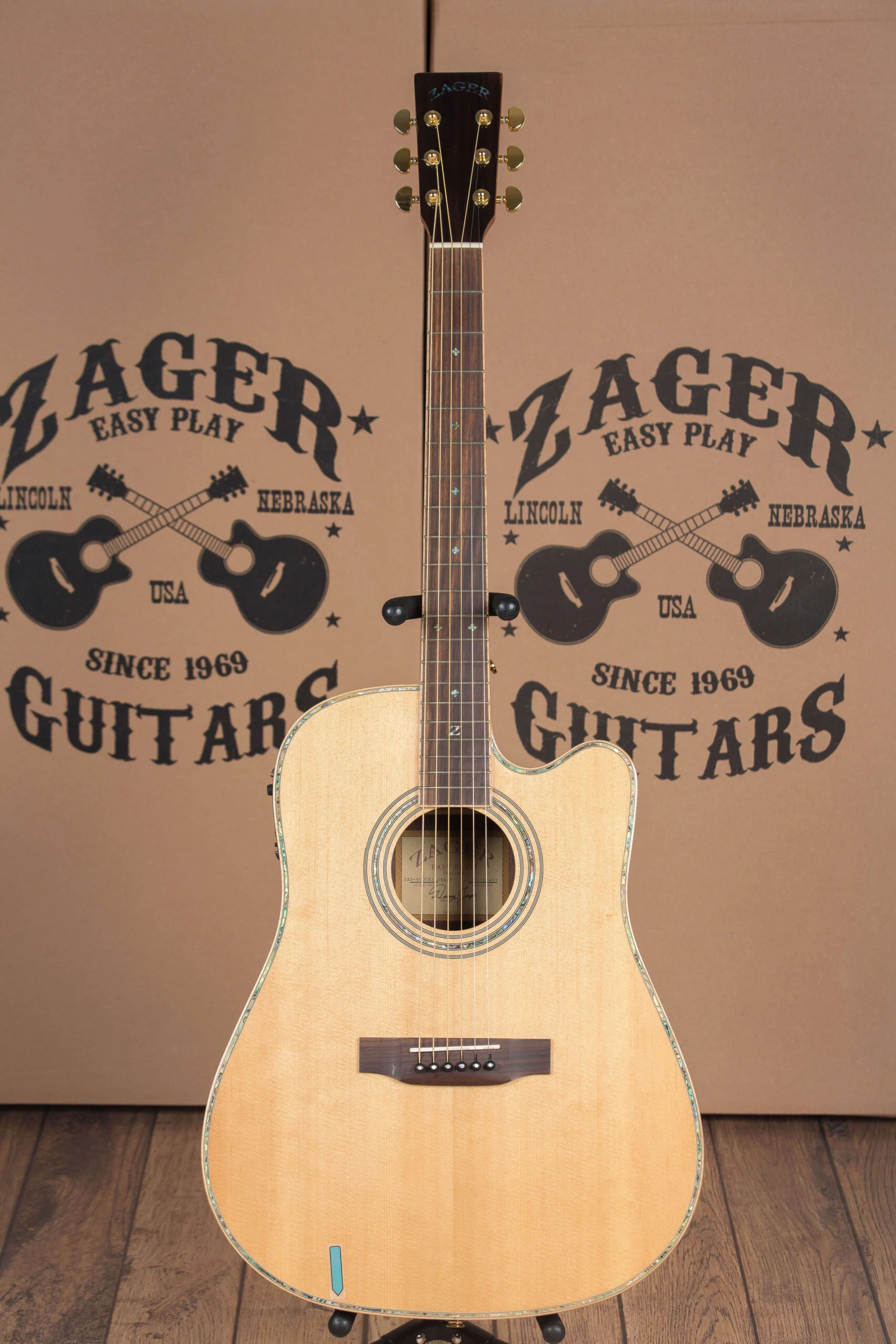 ZAD900CE Solid Spruce/Rosewood Acoustic Electric AURA Pro Series