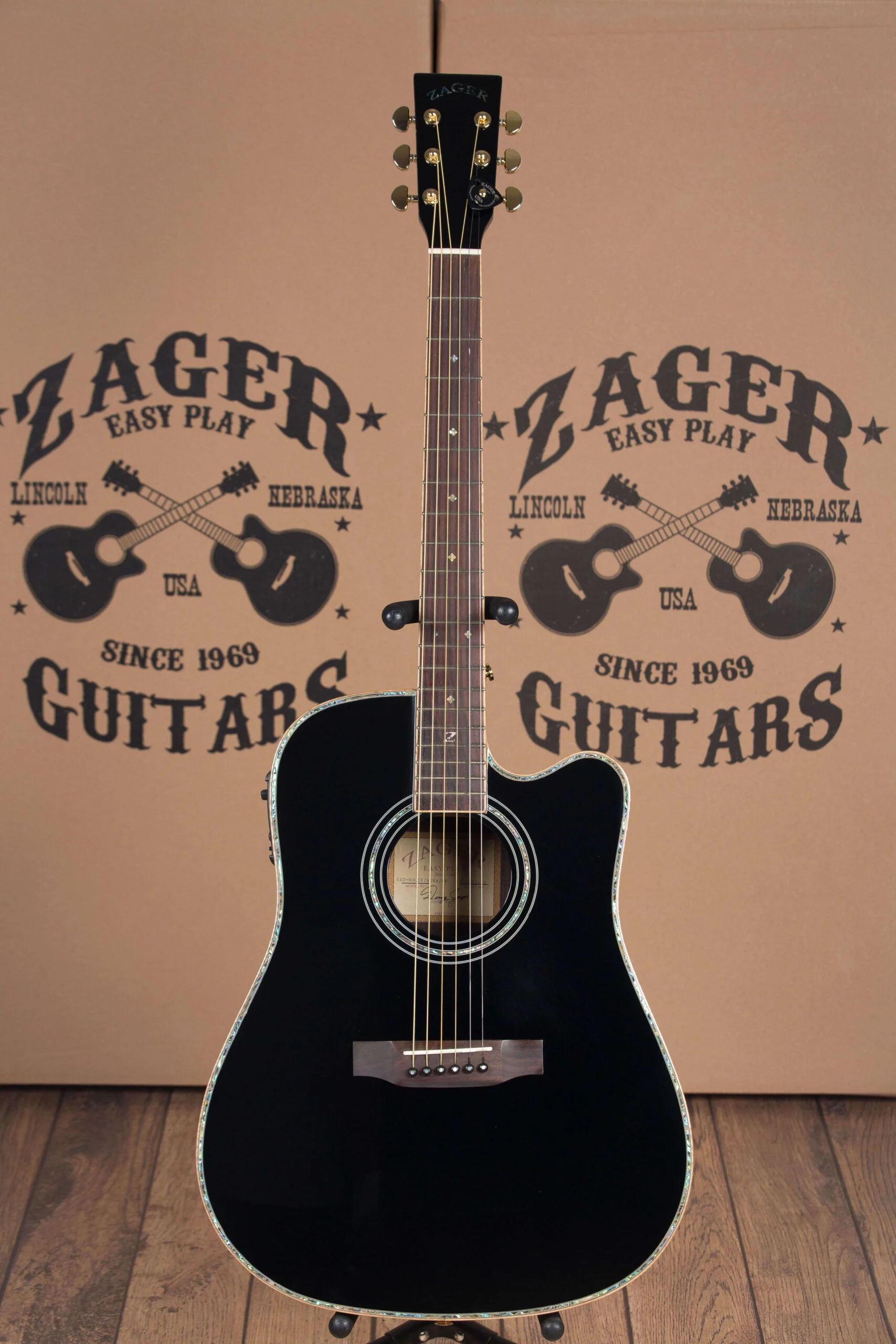 ZAD900CE Solid Spruce/Rosewood Acoustic Electric AURA Limited Edition Black Lacquer Pro Series