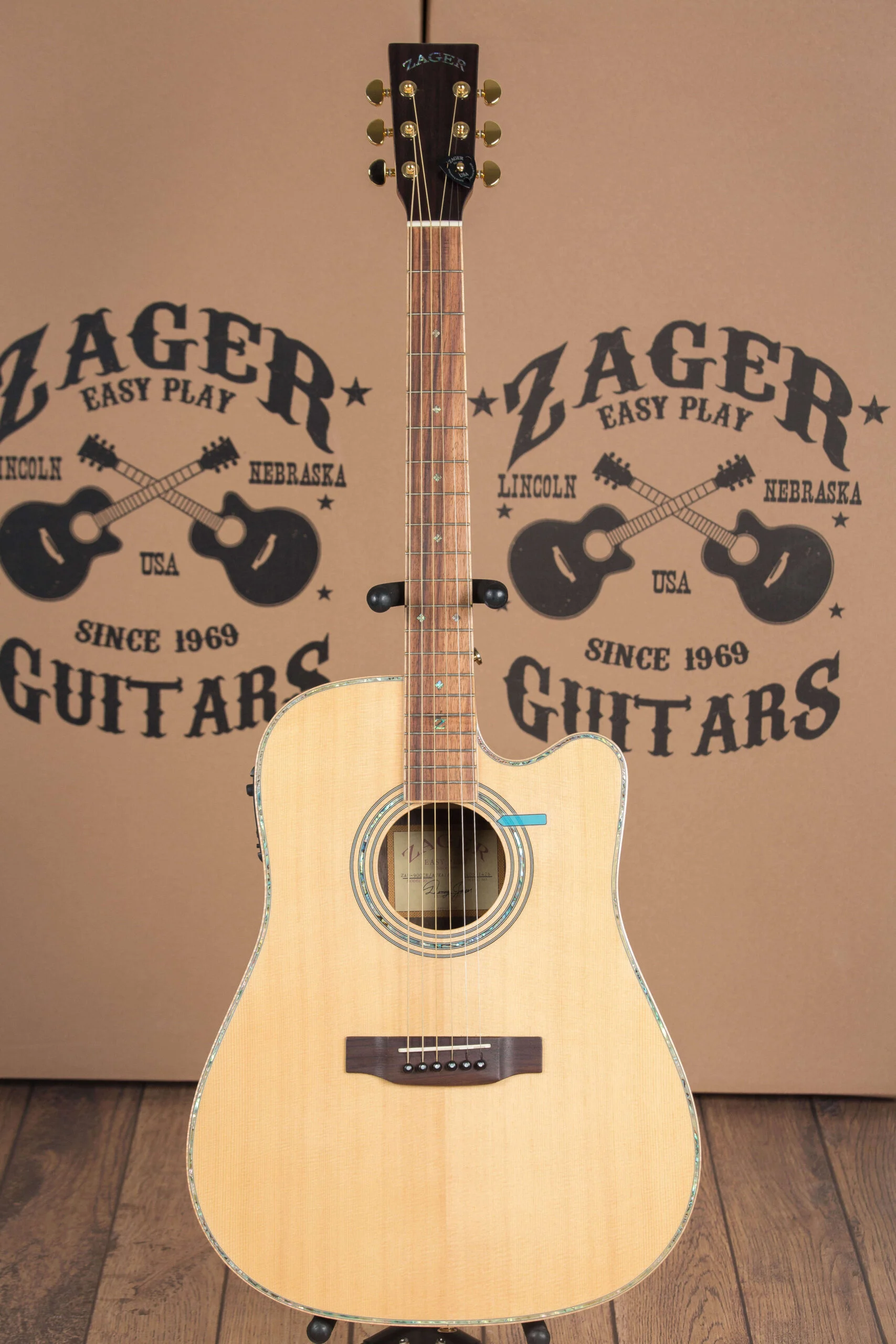 ZAD900CE Solid Spruce/Rosewood Acoustic Electric AURA Pro Series