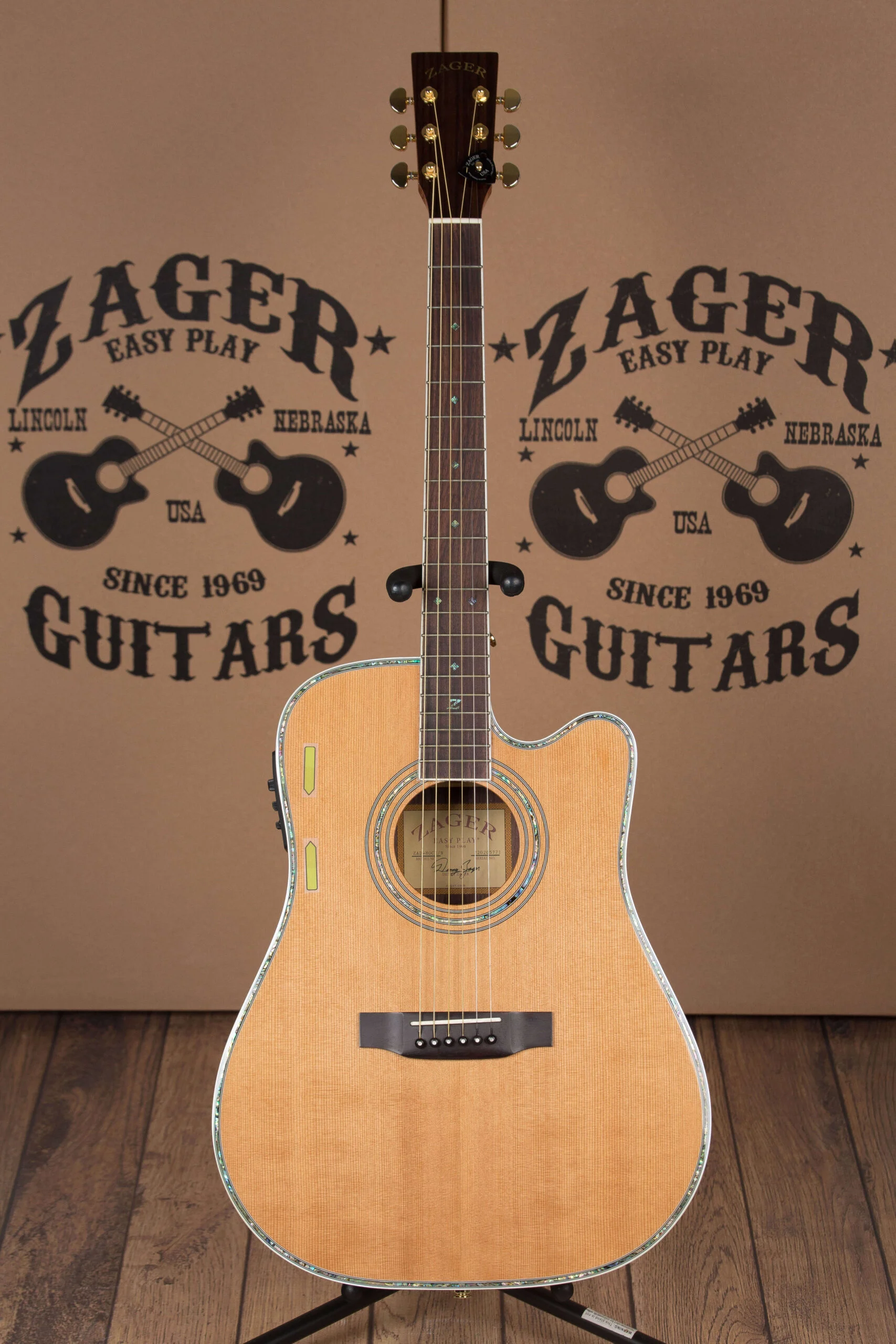 ZAD80CE Solid Cedar/Rosewood Acoustic Electric Pro Series
