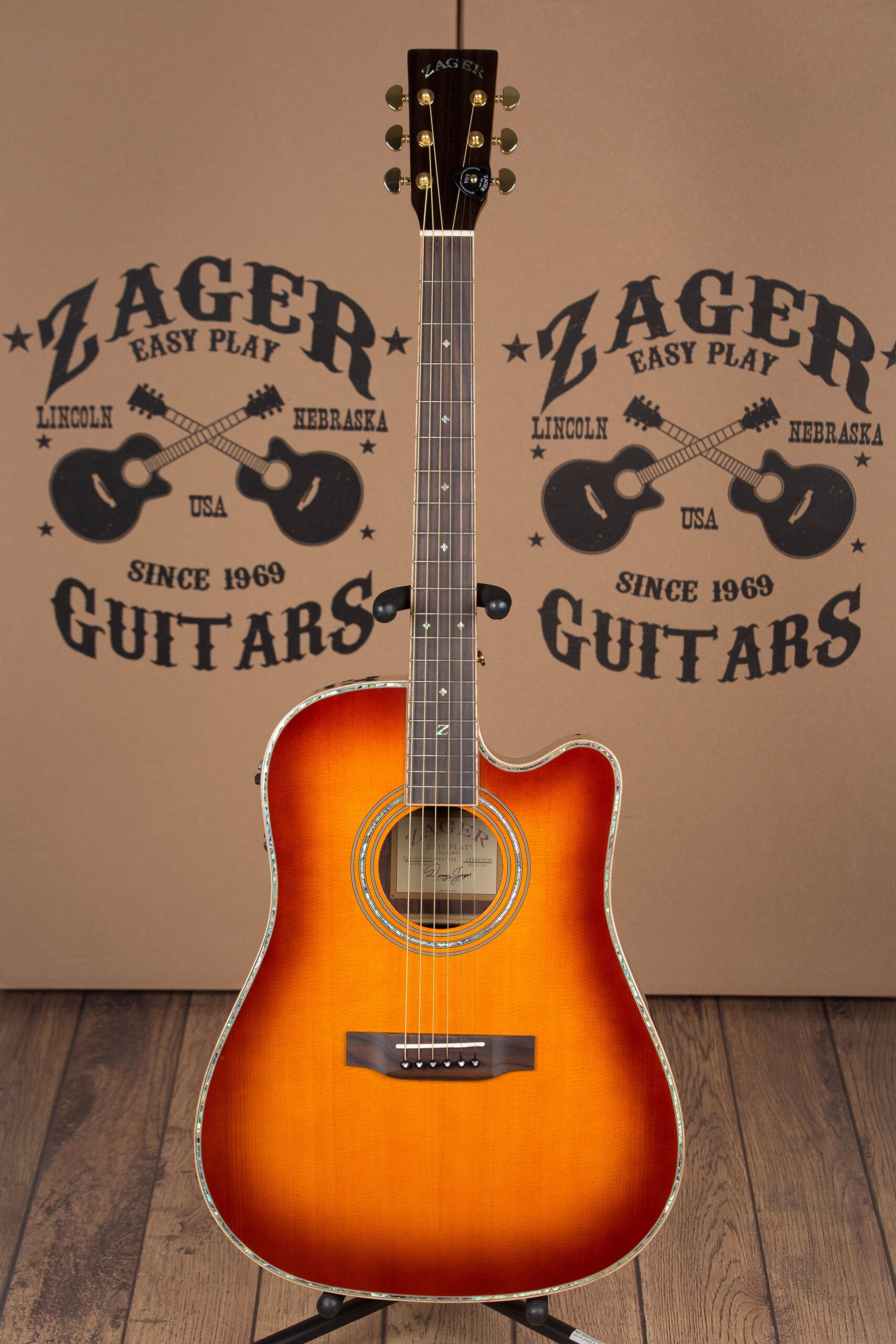 ZAD900CE Solid Spruce/Rosewood Acoustic Electric AURA Pro Series 50th Anniversary Tobacco Sunburst