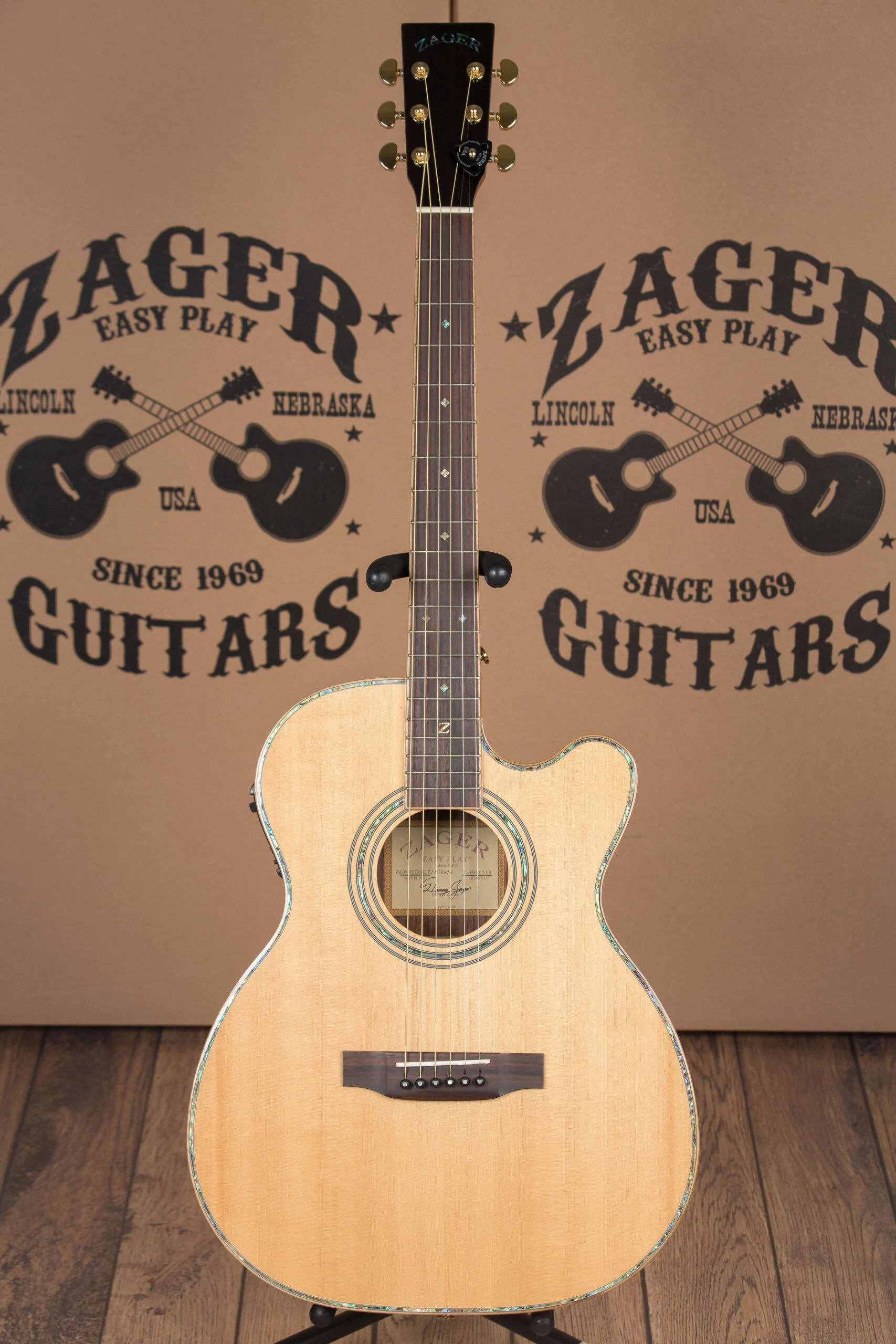 ZAD900CE Solid Spruce/Rosewood Acoustic Electric AURA Smaller "OM" Size