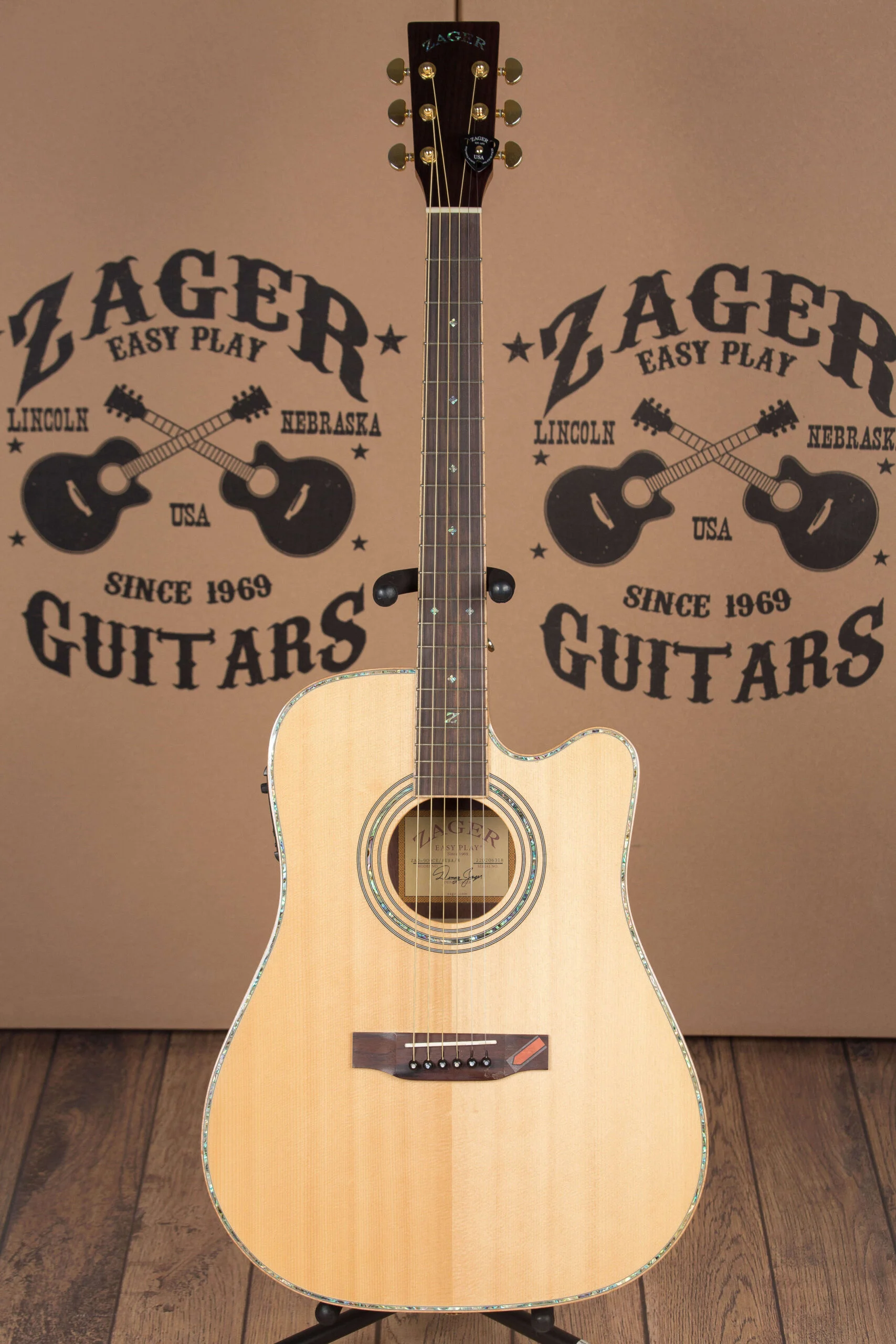 ZAD900CE Solid Spruce/Rosewood Acoustic Electric AURA Pro Series