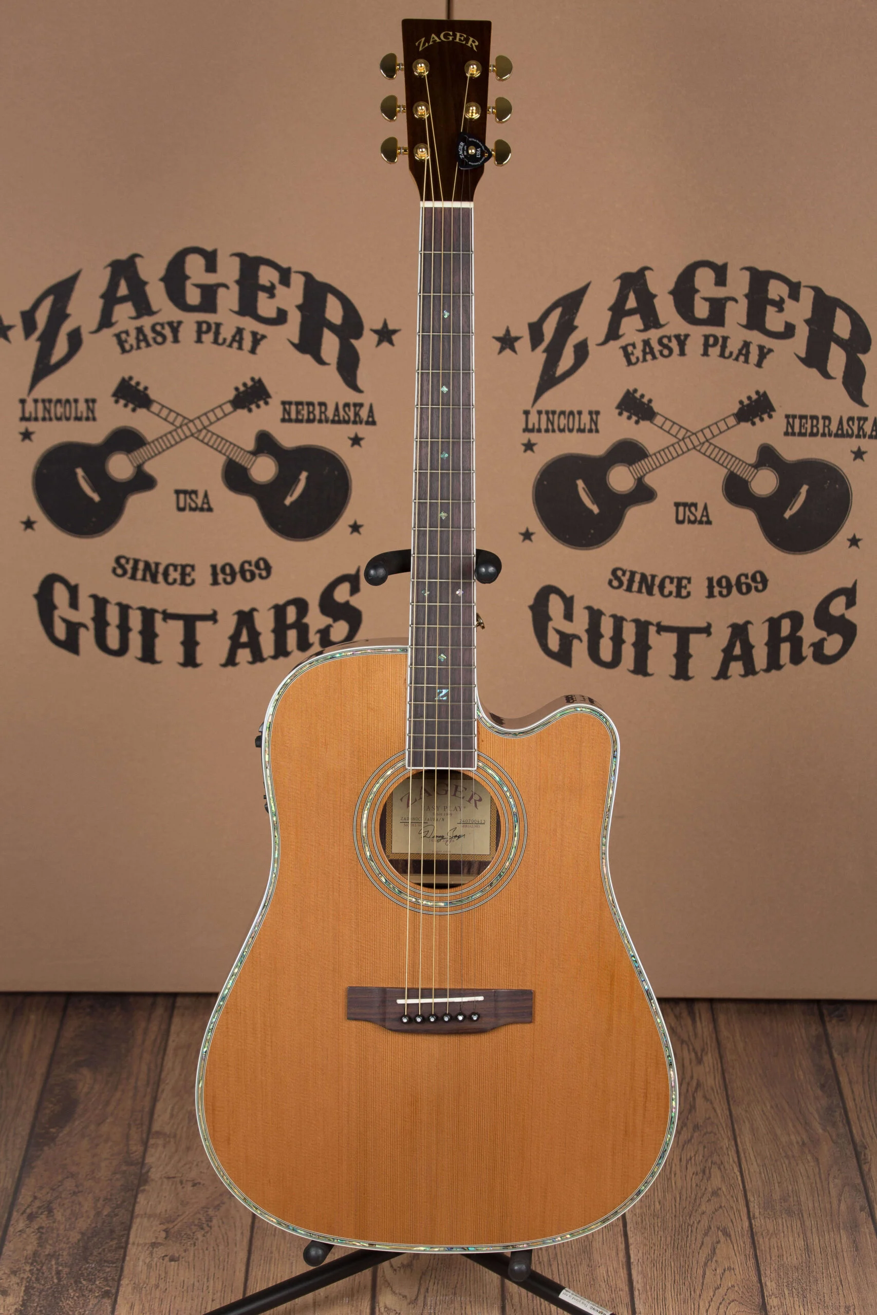 ZAD80CE Solid Cedar/Rosewood Acoustic Electric "AURA" Pro Series