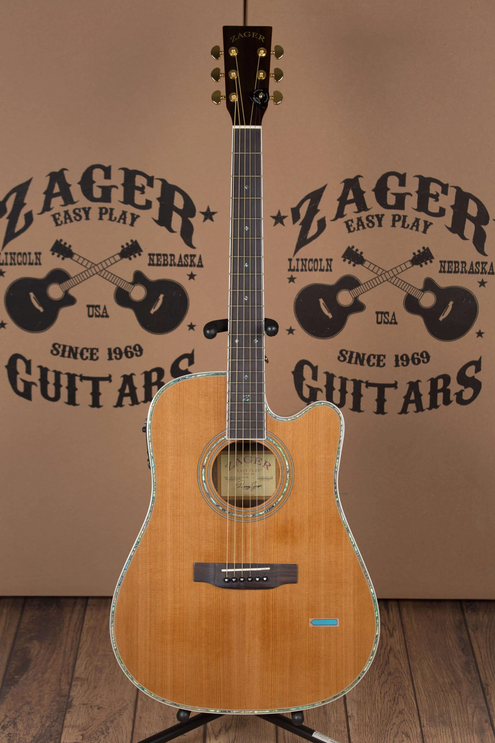 ZAD80CE Solid Cedar/Rosewood Acoustic Electric "AURA" Pro Series