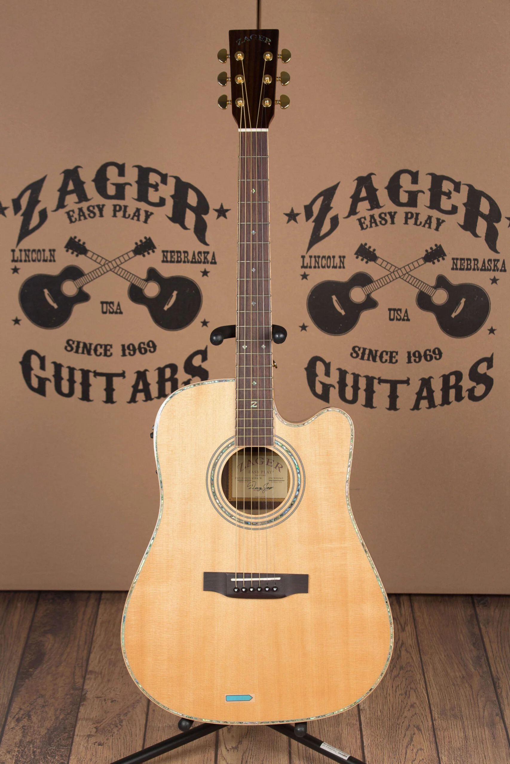 ZAD900CE Solid Spruce/Rosewood Acoustic Electric AURA Pro Series