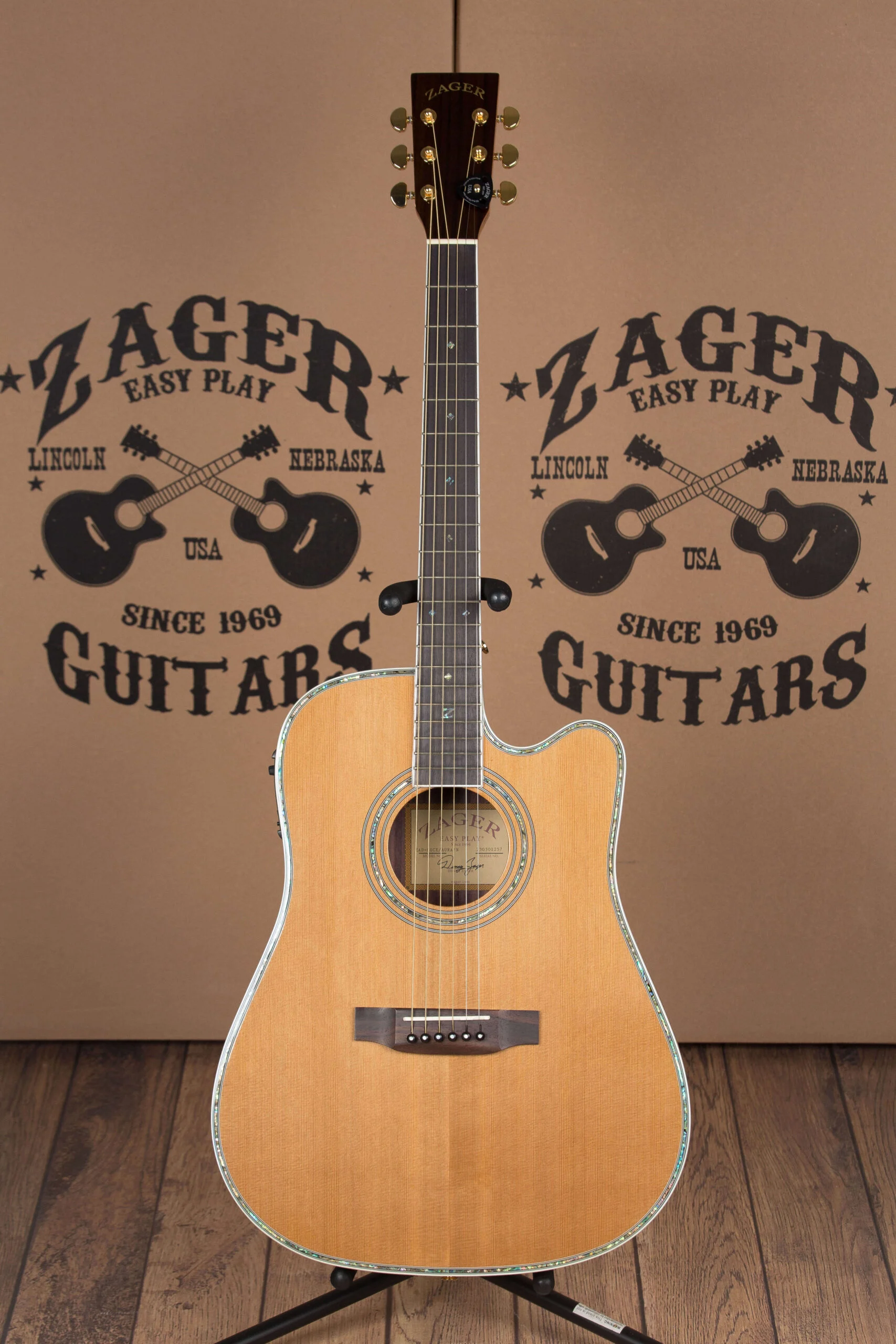 ZAD80CE Solid Cedar/Rosewood Acoustic Electric "AURA" Pro Series