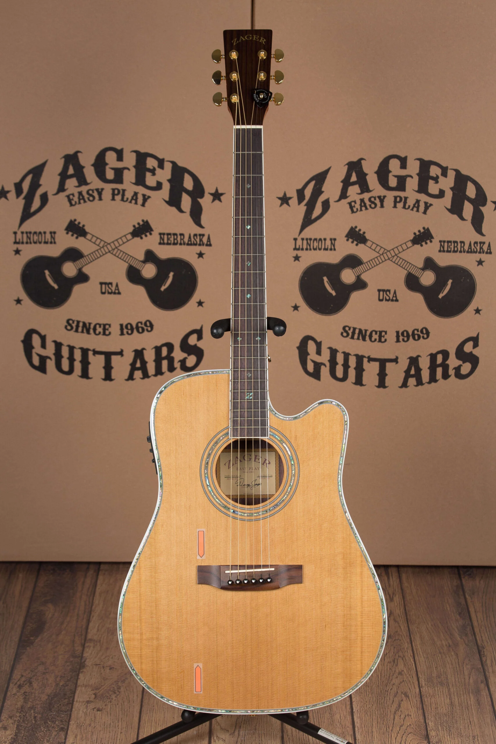 ZAD80CE Solid Cedar/Rosewood Acoustic Electric Pro Series