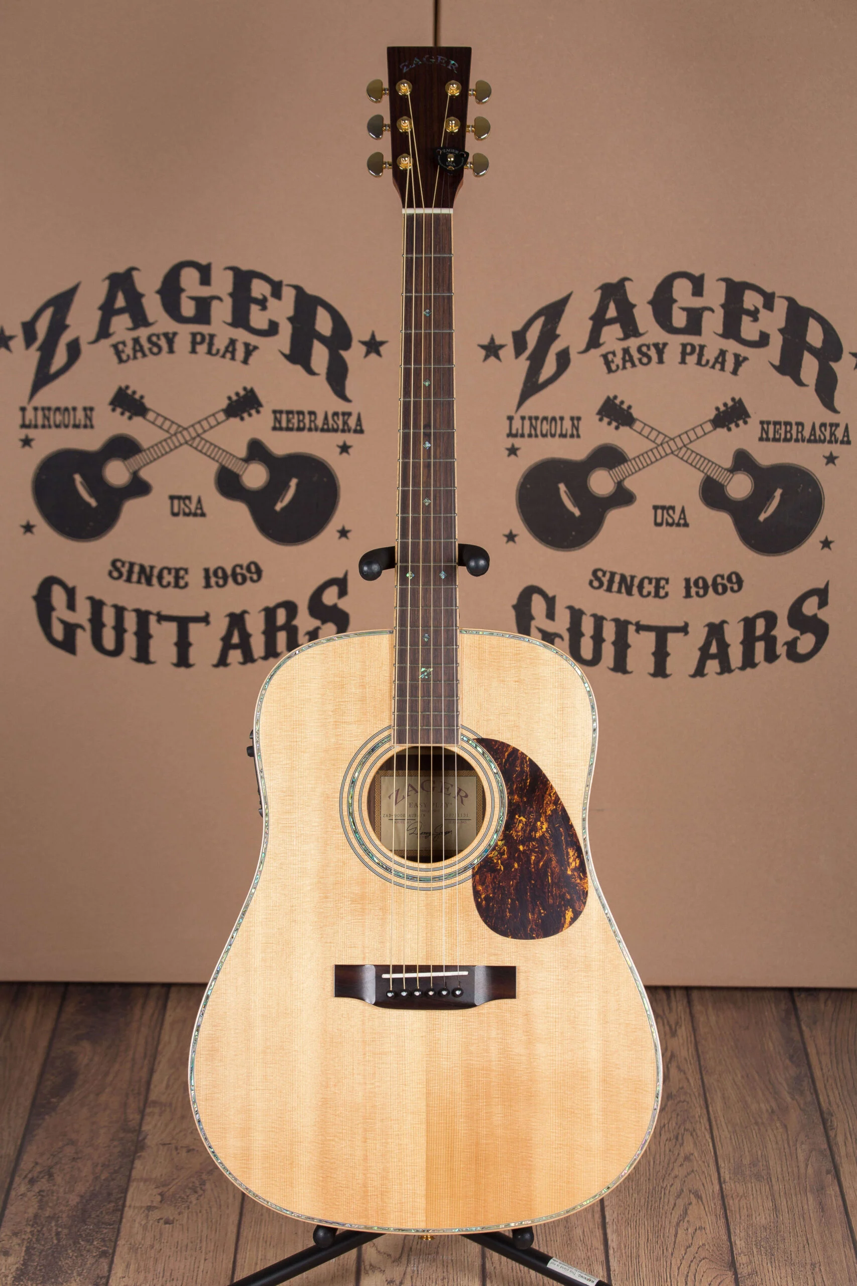 ZAD900E Solid Spruce/Mahogany Acoustic Electric Natural