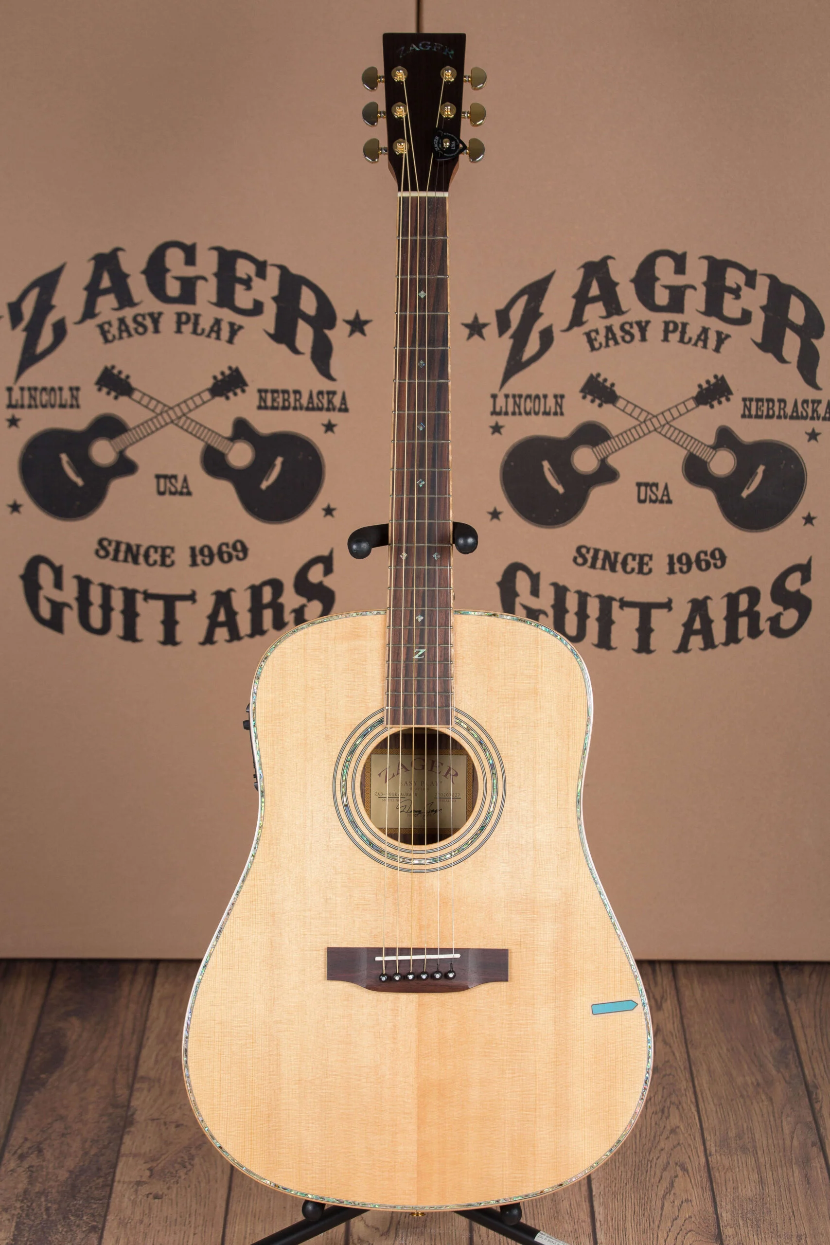 ZAD900E Solid Spruce/Mahogany Acoustic Electric Natural