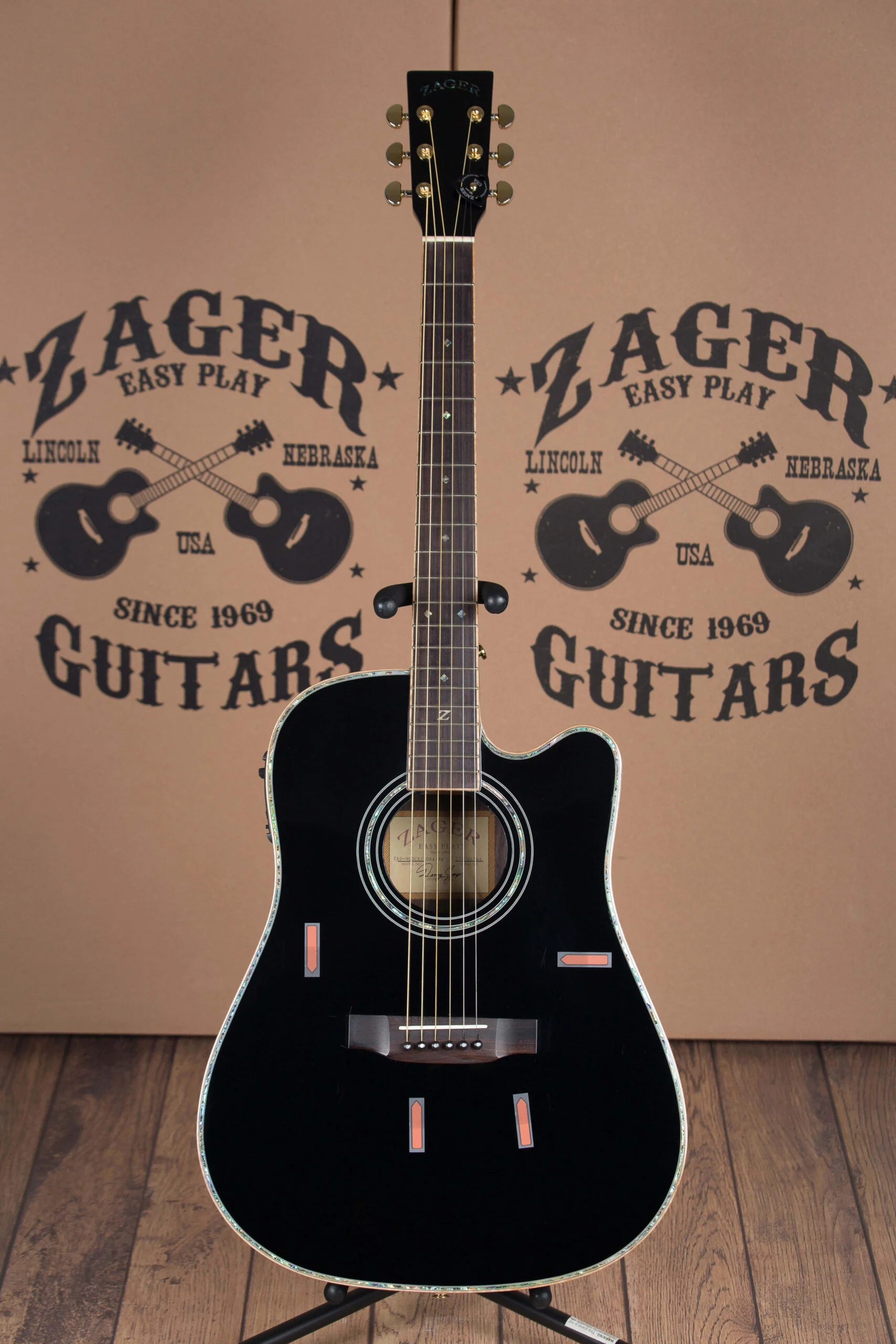 ZAD900CE Solid Spruce/Rosewood Acoustic Electric AURA Pro Series Limited Edition Black Lacquer