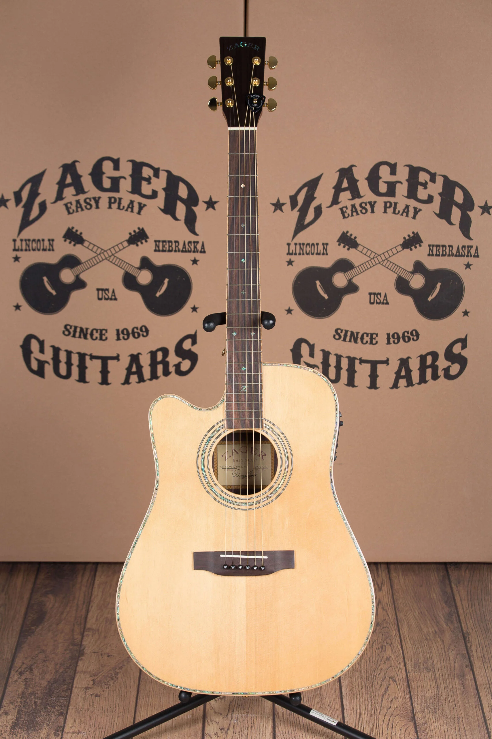 ZAD900CE Solid Spruce/Rosewood Acoustic Electric AURA Pro Series
